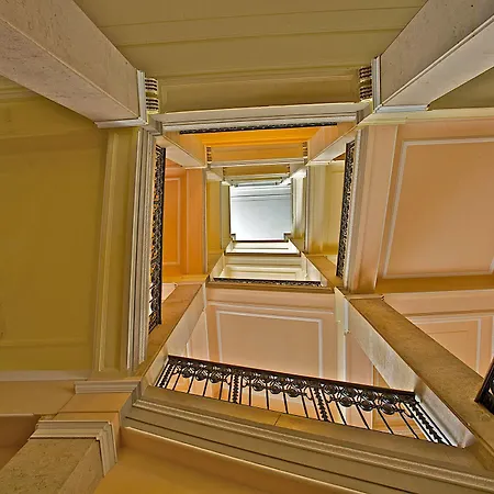 Riviera 2*