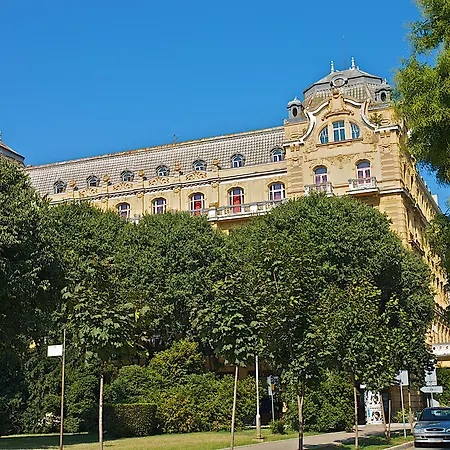 Riviera 2*