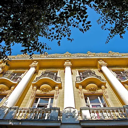 Riviera 2*
