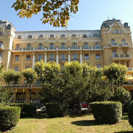 Konukevi Riviera 2*